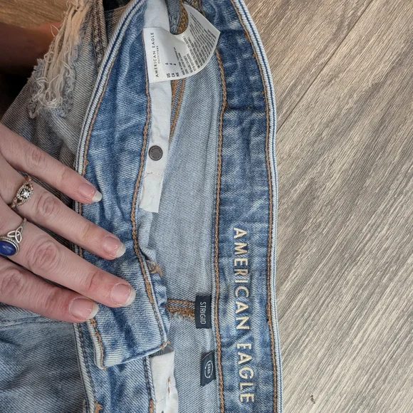 American Eagle Outfitters Light Blue Distressed Jean Shorts - Picture 3 of 3